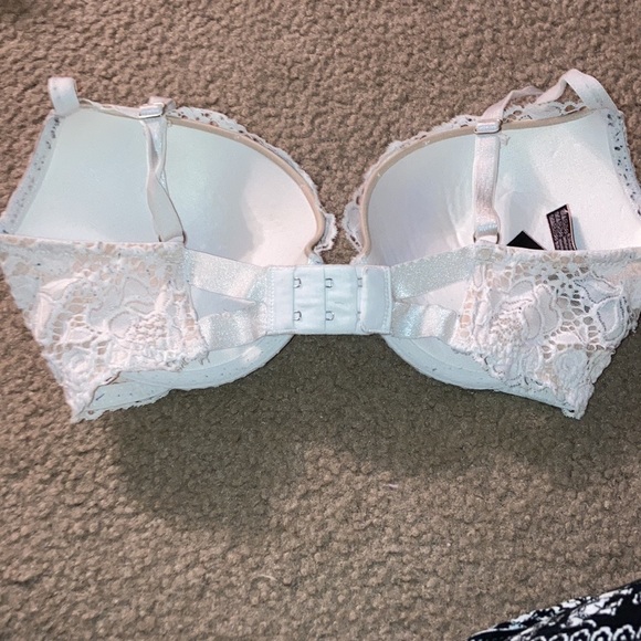 Victoria’s Secret Lace overlay Push Up Bra Bundle - Picture 9 of 9